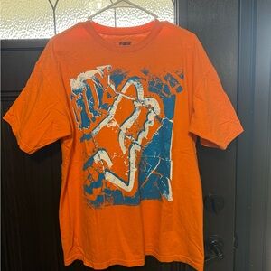 Vintage Y2K Fox Men's Orange Short Sleeve Tee with Blue Distressed Graphic